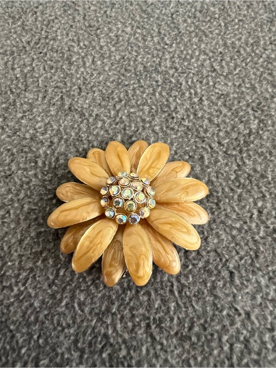 Jewelry - Vintage TC Enamel Daisy Brooch Aurora Borealis Rhinestone Flower Pin